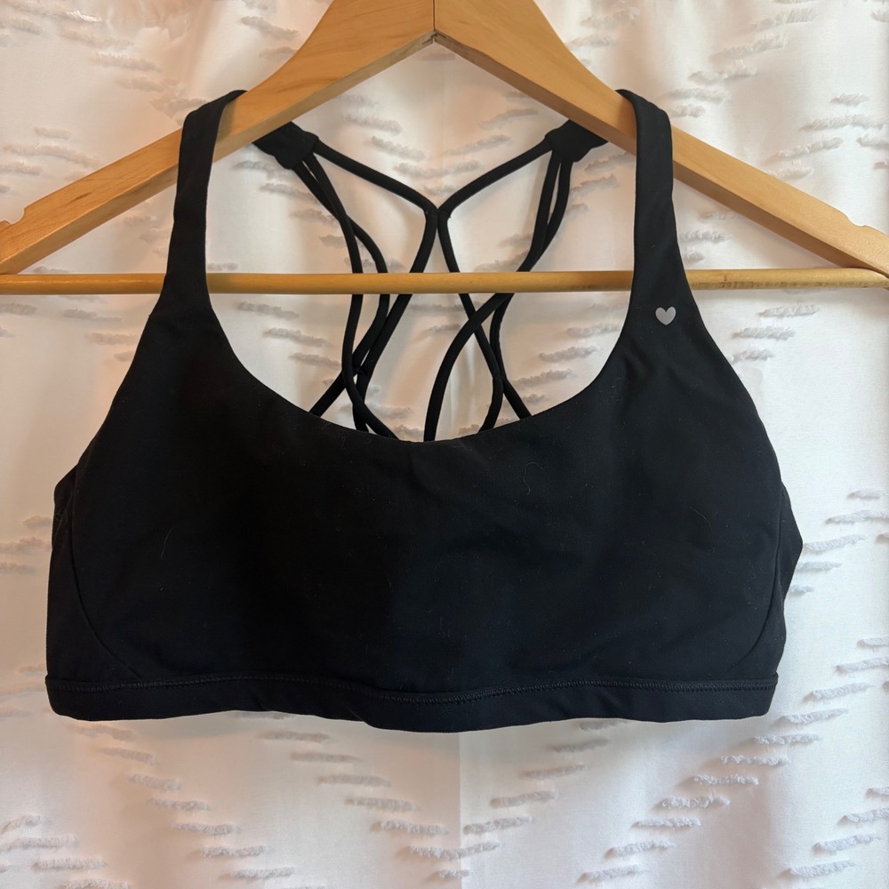 Love Fitness Womens Black Strappy Cage Back Sports Bra Medium Scoop Neck Active